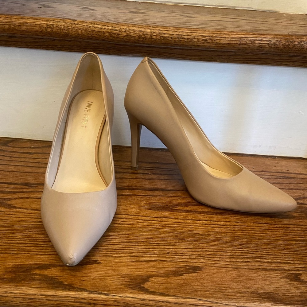 Nine West Women's Nude Ezra Genuine Leather Pumps
